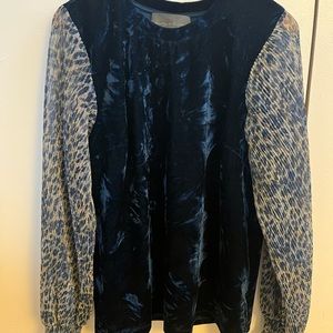 Women’s small navy blue velour top